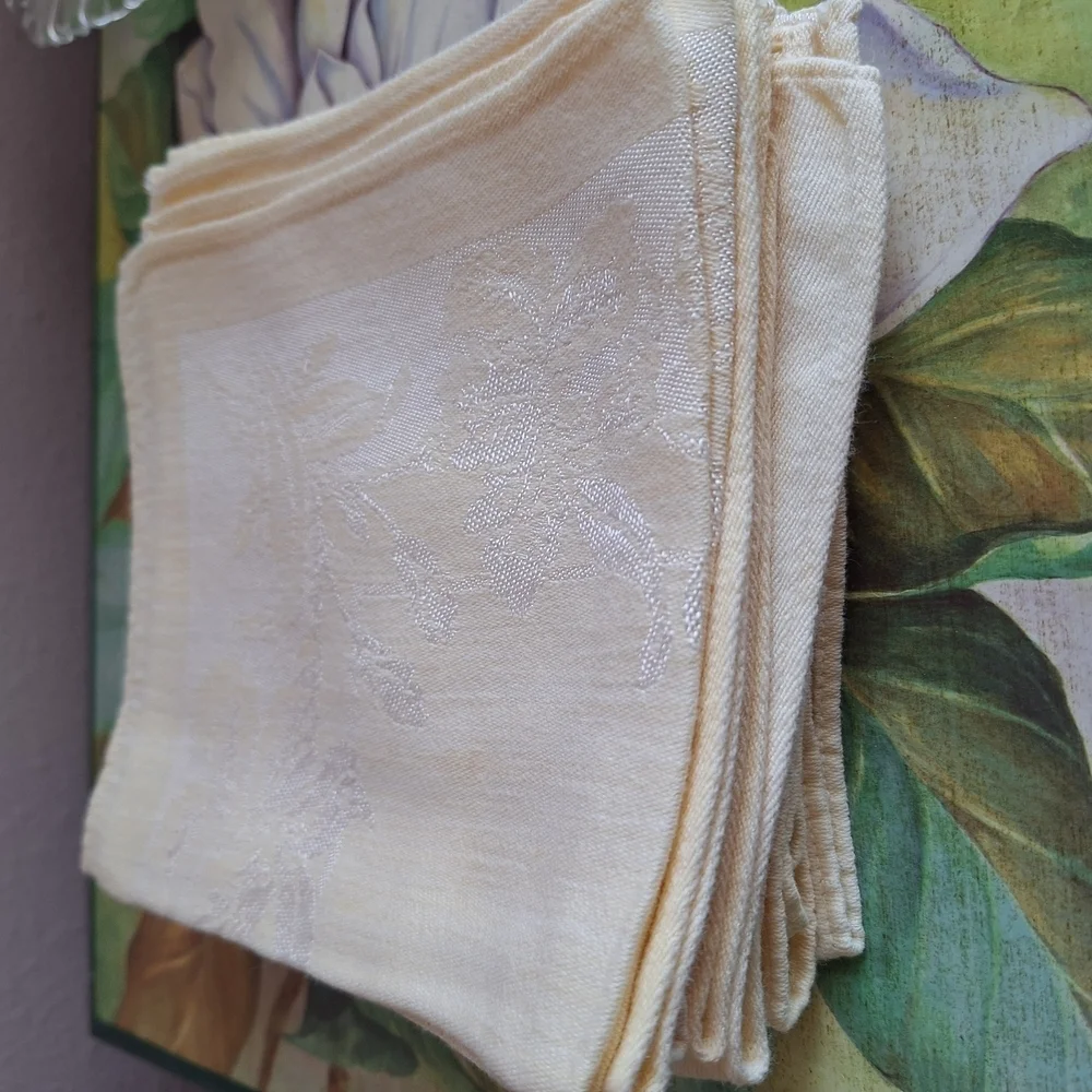 Damask Set of 8 Cream Floral Cloth Napkins
